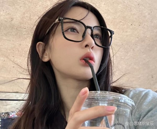 九游体育app娱乐劳动员的脸上表现了笑颜-Ninegame-九游体育(中国)官方网站|jiuyou.com